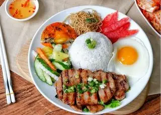 Hình ảnh Cơm Tấm Sườn Trứng