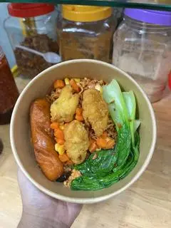 Hình ảnh Mì trộn gà viên - xúc xích