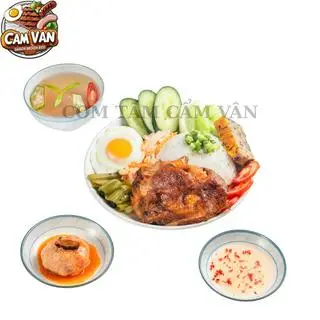 Hình ảnh Cơm Tấm Gà Nướng Thêm Chả Xíu Mại Trứng Ốp