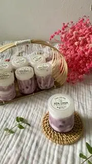 Hình ảnh 1 hũ sữa chua mix vị trái cây