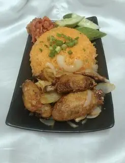Hình ảnh cơm cánh gà sốt cay