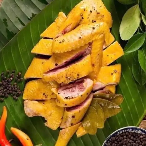 Hình ảnh Nguyên con Gà ủ muối HOA TIÊU ÔM TRỨNG NON ( không đầu&chân)- CHẶT SẴN