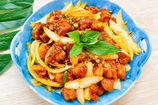 Hình ảnh Sụn gà chiên nước mắm