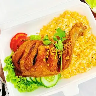 Hình ảnh Cơm chiên đùi gà góc tư