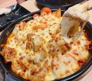 Hình ảnh Gà cay phô mai - 치즈불닭