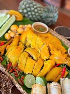 Hình ảnh GÀ RI Ủ MUỐI NGUYÊN CON ÔM TRỨNG - chặt sẵn