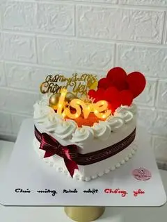 Hình ảnh bánh sinh nhật đèn chữ LOVE