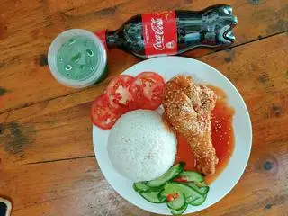 Hình ảnh Combo cơm đùi gà sốt me và chai Cocacola