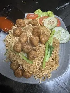 Hình ảnh Mì - nui xào-mì trộn bò viên