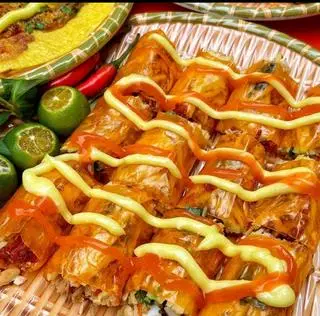 Hình ảnh bánh tráng cuốn bơ tóp mỡ da heo 