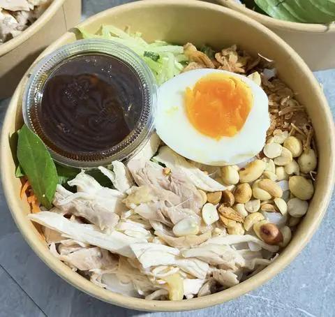 Hình ảnh Phở Trộn Gà Xé