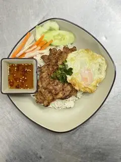 Hình ảnh Cơm tấm sườn ốp la