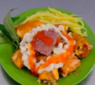 Hình ảnh Bánh tráng cuốn đỏ trứng cút pate - trà tắc