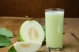 Hình ảnh nước ép ổi nguyên chất .