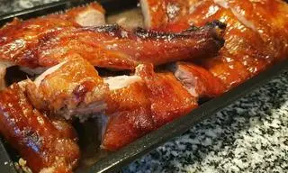 Hình ảnh Vịt quay truyền thống da giòn nửa con