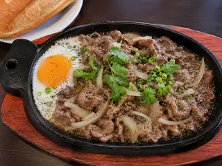 Hình ảnh Bánh mì bò né trứng opla