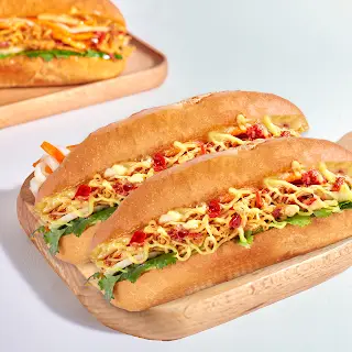 Hình ảnh Bánh Mì Gà Xé + Sốt Bơ