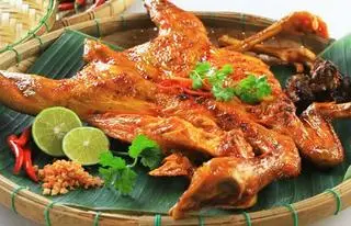 Hình ảnh Gà Nướng Mắm Ớt cay vừa+dưa leo+rau răm 