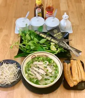 Hình ảnh Phở gà đùi