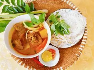 Hình ảnh Bún cà ri đùi gà