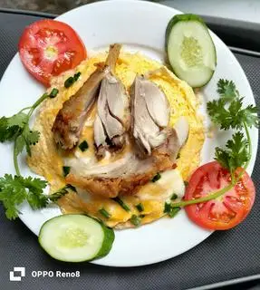 Hình ảnh Cơm rang gà phủ trứng 