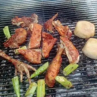 Hình ảnh Gà nướng muối ớt 1/2 con 95k kèm dưa cải dưa leo rau răm muối ớt 
