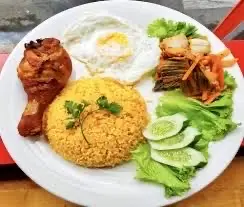 Hình ảnh Cơm Đùi Gà Trứng Ốp La
