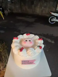 Hình ảnh bánh lợn hồng kute sò kem chery đỏ