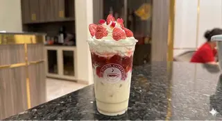 Hình ảnh SỮA DÂU SẤY GIÒN KEM CHEESE