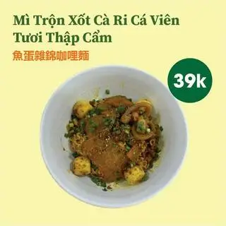 Hình ảnh Mì trộn xốt cà ri cá viên tươi thập cẩm 