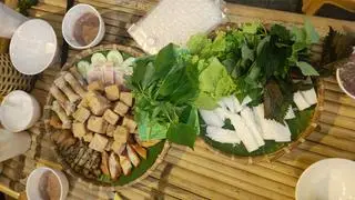 Hình ảnh Bún đậu chả ốc - 01 ly COCA 