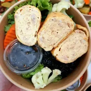 Hình ảnh Cơm lứt trứng cuộn thịt