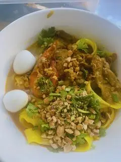 Hình ảnh Mì Quảng thịt trứng chả