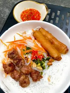 Hình ảnh Bún thịt lụi 