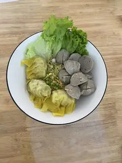 Hình ảnh mì trộn sủi cảo + bò viên + coca (牛肉饺子面