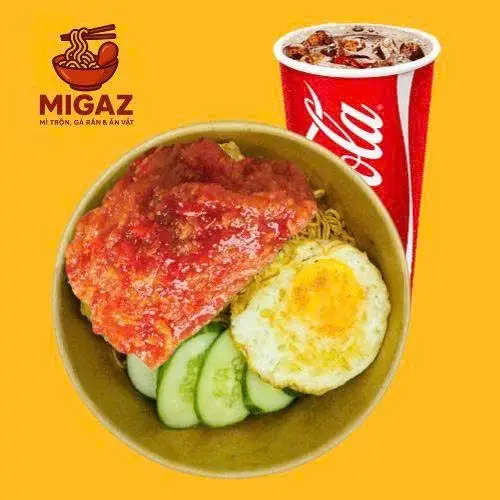 Hình ảnh Combo: Mì trộn Indomie má đùi sốt trứng - 1 ly nước ngọt size M