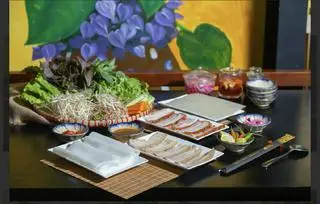 Hình ảnh Bánh tráng cuốn thịt heo quay