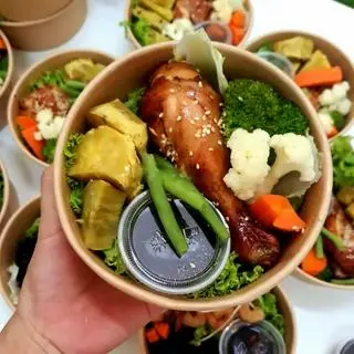 Hình ảnh Cơm lứt đùi gà nướng