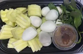 Hình ảnh Xoài trứng cút chấm
