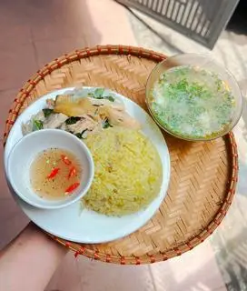 Hình ảnh Cơm gà xé gỏi