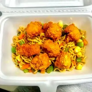 Hình ảnh Mỳ trộn indomie pop gà chiên giòn