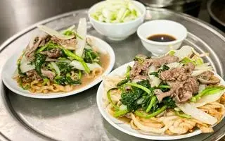 Hình ảnh Phở xào giòn bò cải