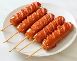 Hình ảnh Xúc Xích Chiên ( 1 Cây )