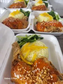 Hình ảnh Cơm gà sốt phomai