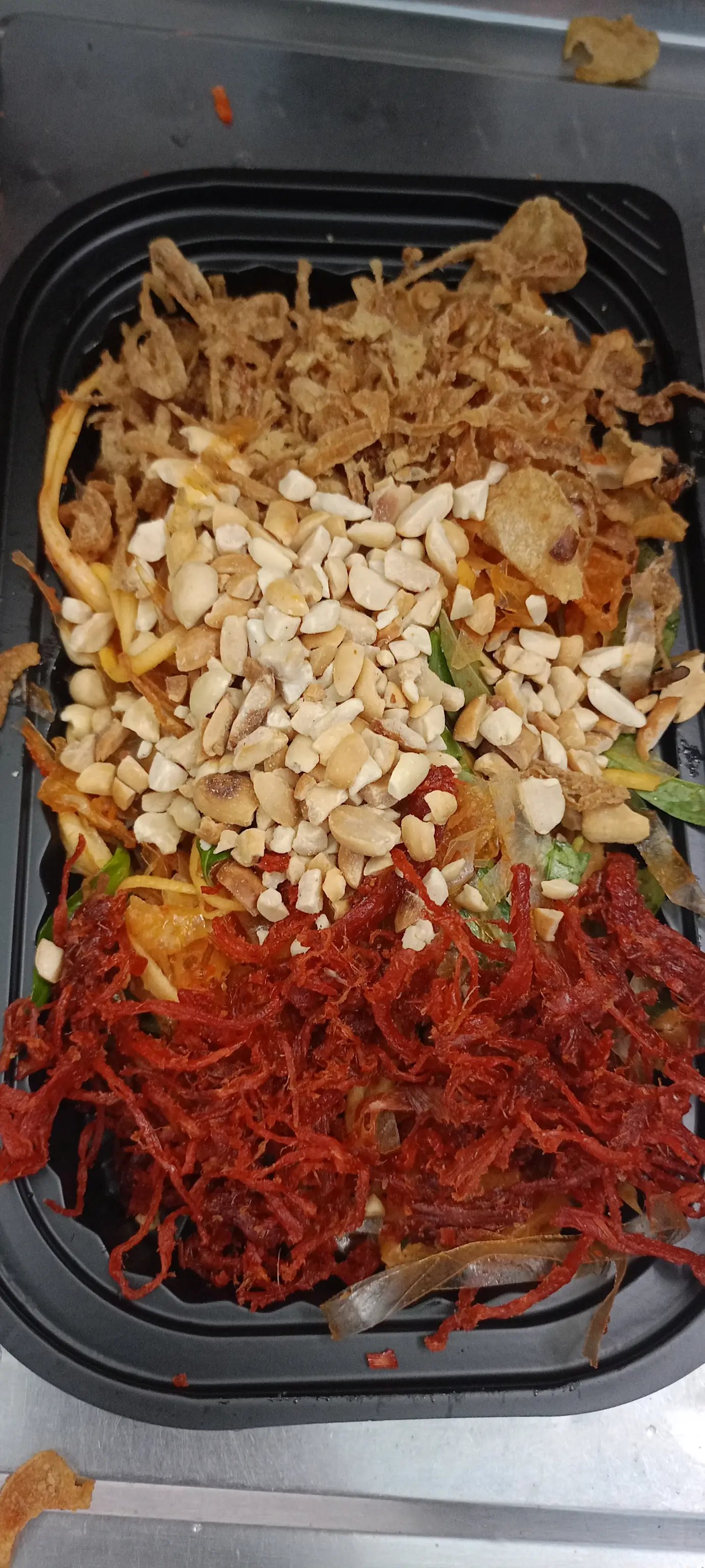 Hình ảnh bánh tráng trộn gà khô 