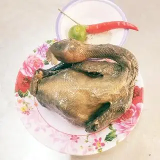Hình ảnh gà ác luộc chín 