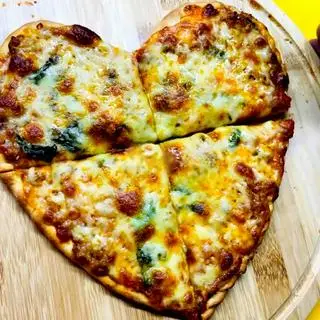 Hình ảnh 1 Pizza Bolognese - 1 Spaghetii Bolognese - 1 Salad Rau Vườn