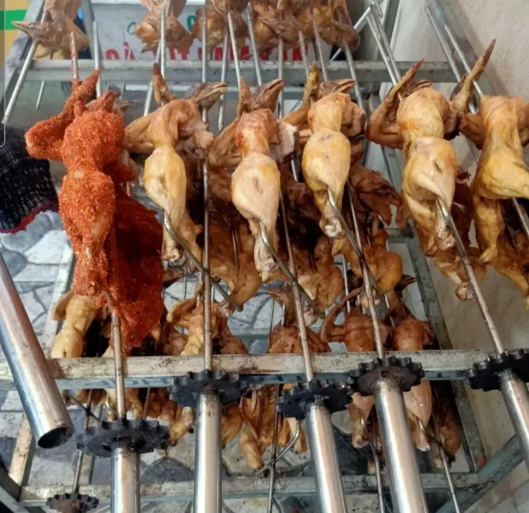 Hình ảnh Gà Nướng muối Ơt + Gà nướng không ớt kèm 2ly trà tắc 