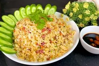 Hình ảnh Cơm Trứng Lạp Xưởng