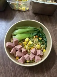 Hình ảnh Mì trộn indomie xúc xích